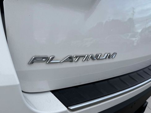 Used 2023 Ford Explorer Platinum w/ Technology Package image 12