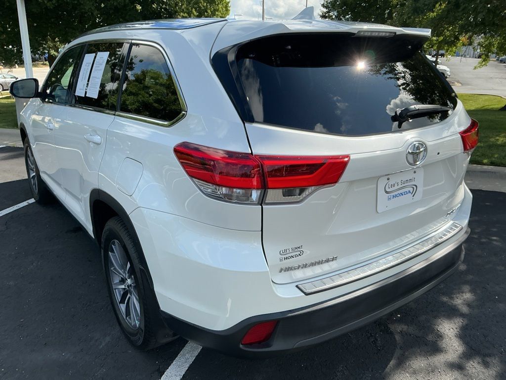 Used 2019 Toyota Highlander XLE AWD/4WD image 10