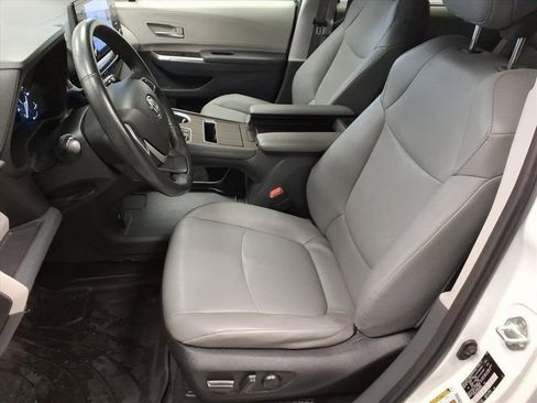 Certified 2023 Toyota Sienna XLE image 14