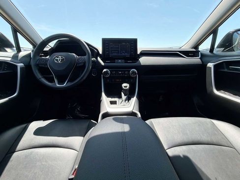 Used 2021 Toyota RAV4 XLE Premium image 12