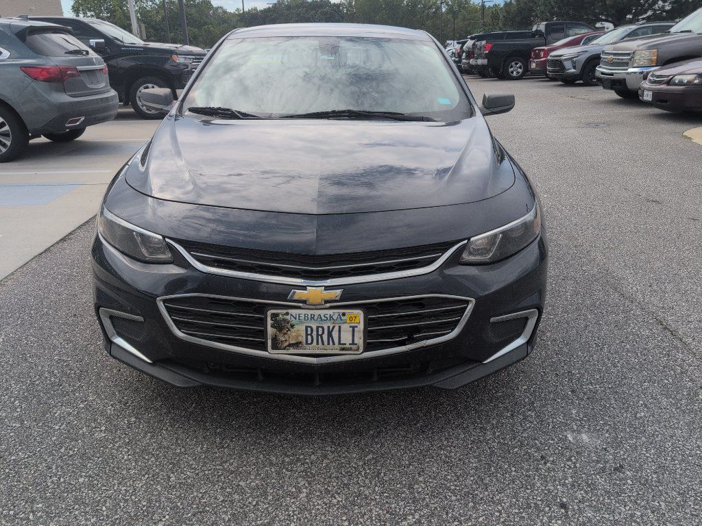 Used 2018 Chevrolet Malibu LS w/ LPO, Convenience Package 2 FWD image 4