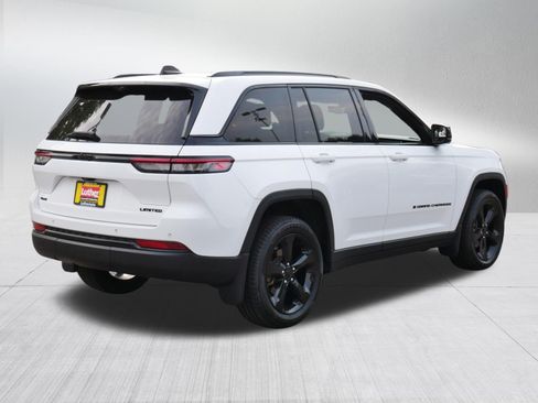Used 2023 Jeep Grand Cherokee Limited w/ Luxury Tech Group II AWD/4WD image 7