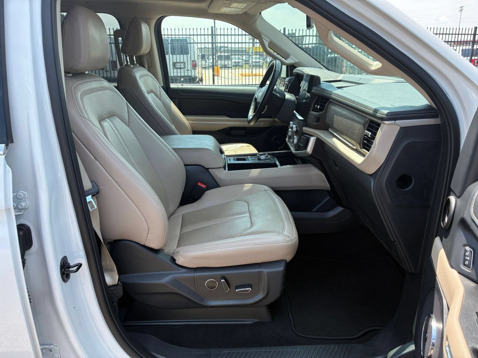 Used 2024 Ford Expedition Max Limited RWD image 40