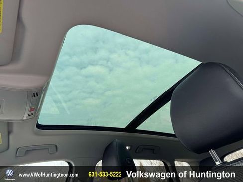 Certified 2025 Volkswagen Taos SE w/ Taos Adventure Package (SXB) image 18