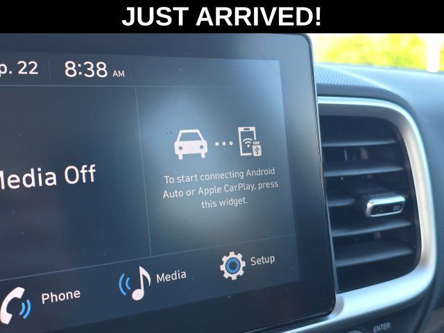 Certified 2025 Hyundai Venue SEL FWD image 17