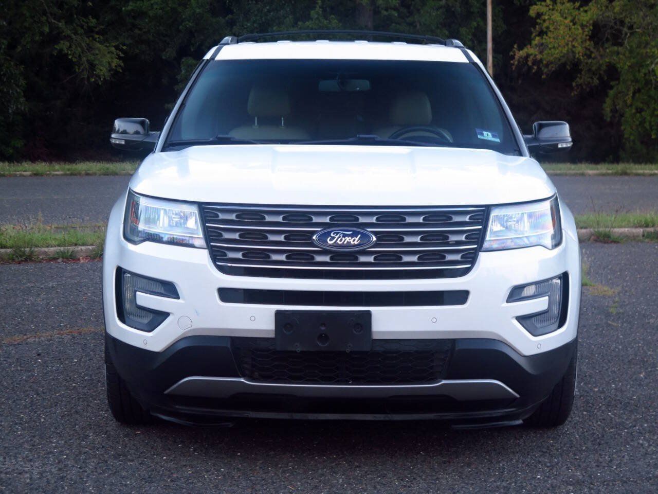 Used 2016 Ford Explorer XLT w/ Equipment Group 202A AWD/4WD image 18