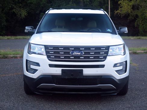 Used 2016 Ford Explorer XLT w/ Equipment Group 202A AWD/4WD image 18