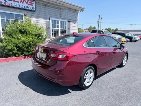 Used 2016 Chevrolet Cruze LT w/ Convenience Package FWD image 3