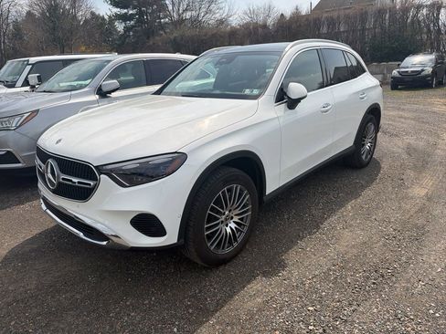 Used 2024 Mercedes-Benz GLC 300 4MATIC image 3