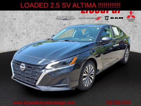 Used 2024 Nissan Altima 2.5 SV FWD image 3