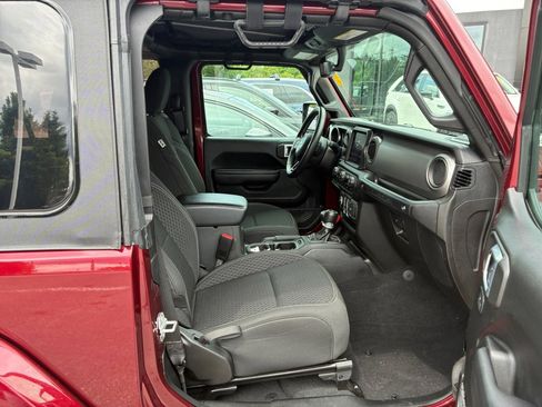 Used 2021 Jeep Wrangler Sport AWD/4WD image 32