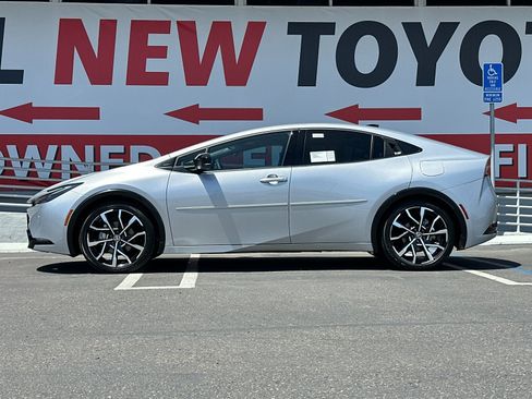 New 2026 Toyota Prius Plug-In Hybrid FWD image 2