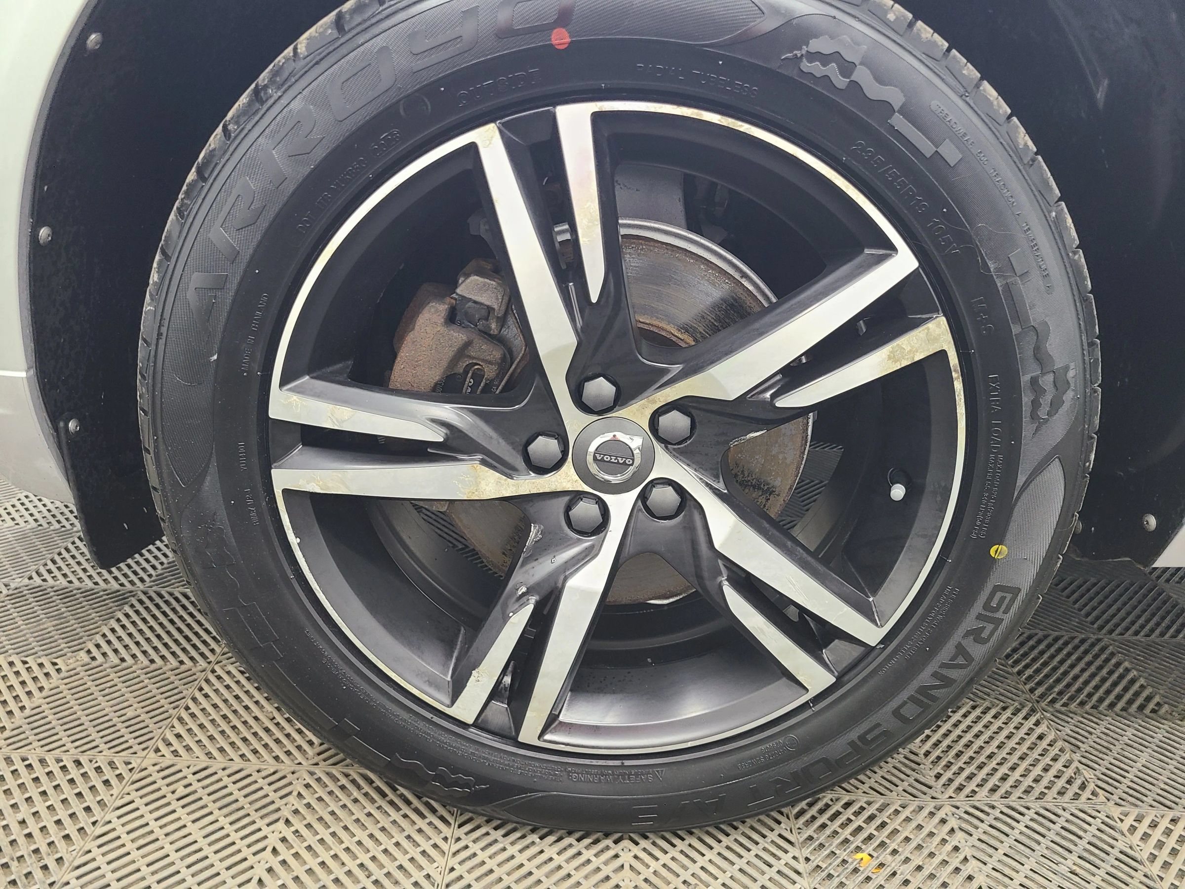 Used 2019 Volvo XC60 T5 R-Design AWD/4WD image 19