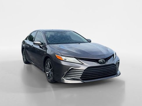 Used 2024 Toyota Camry XLE FWD image 2