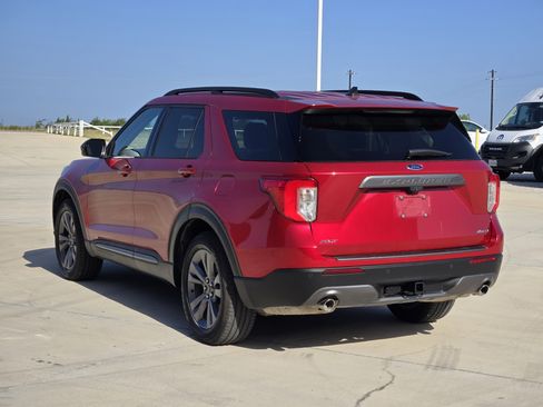 Used 2022 Ford Explorer XLT w/ Equipment Group 202A AWD/4WD image 6