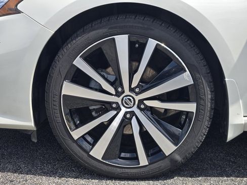 Used 2020 Nissan Altima 2.5 SR FWD image 11