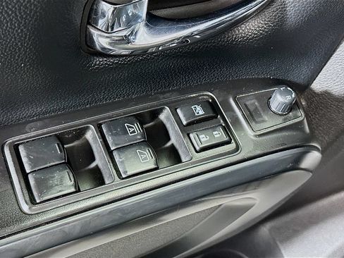 Used 2018 Nissan Titan SV w/ SV Convenience Package AWD/4WD image 20