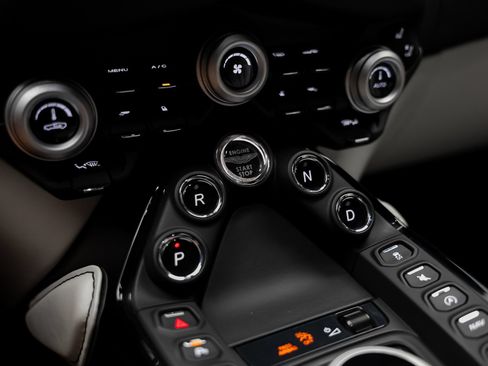 Used 2023 Aston Martin V8 Vantage Coupe RWD image 49