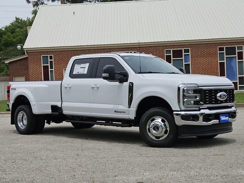 New 2026 Ford F350 XLT w/ XLT Premium Package AWD/4WD image 2