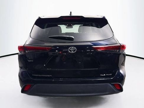 Used 2023 Toyota Highlander XLE AWD/4WD image 8