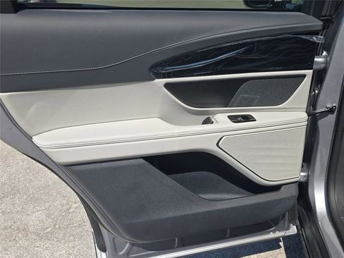 New 2026 Lincoln Nautilus Premier AWD/4WD image 9