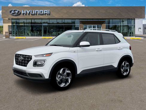 Used 2026 Hyundai Venue SEL FWD image 2