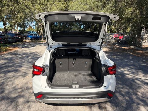 Used 2025 Chevrolet Trax LT image 24