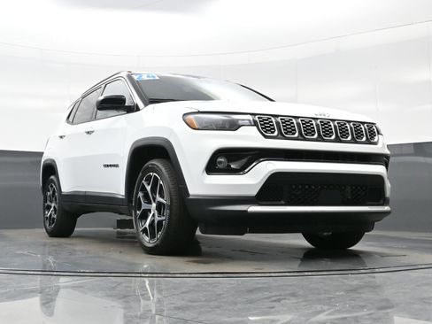 Used 2024 Jeep Compass Limited AWD/4WD image 34