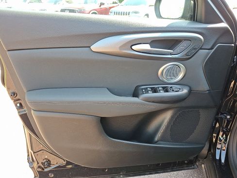 New 2025 Alfa Romeo Tonale image 8