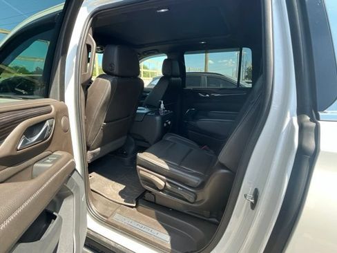 Used 2022 GMC Yukon XL Denali w/ Denali Premium Package AWD/4WD image 8