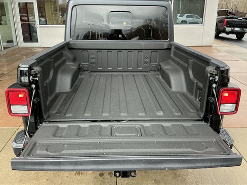 Used 2021 Jeep Gladiator Sport image 24