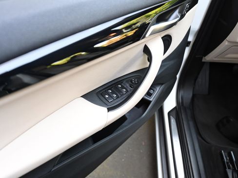Used 2018 BMW X1 sDrive28i FWD image 19