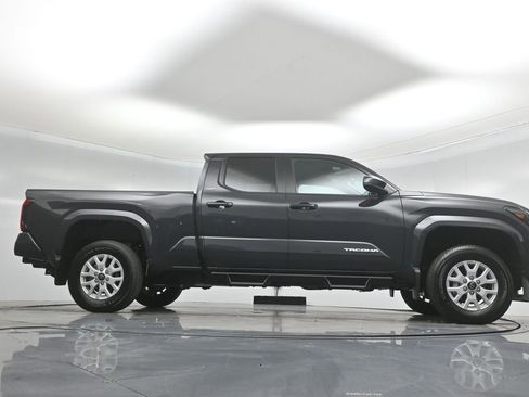 Used 2025 Toyota Tacoma SR5 image 44