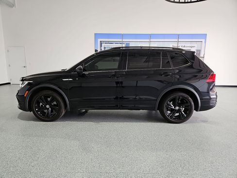 Certified 2024 Volkswagen Tiguan SE R-Line w/ MDO Package, Three-Row FWD image 5
