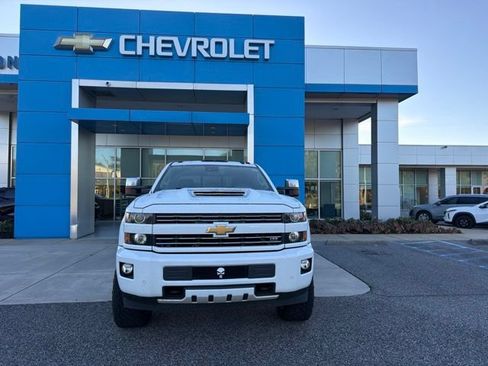 Used 2019 Chevrolet Silverado 2500 LTZ w/ Duramax Plus Package AWD/4WD image 2