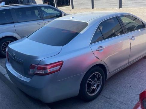 Used 2011 Toyota Camry image 10