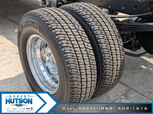 New 2026 Ford F350 4x4 Crew Cab DRW Super Duty image 9