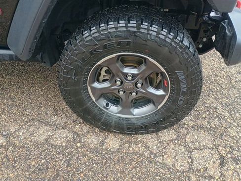 Used 2023 Jeep Gladiator Rubicon w/ Dual Top Group AWD/4WD image 10