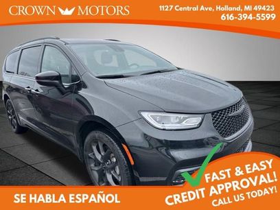 Used 2023 Chrysler Pacifica Touring-L w/ S Appearance Package