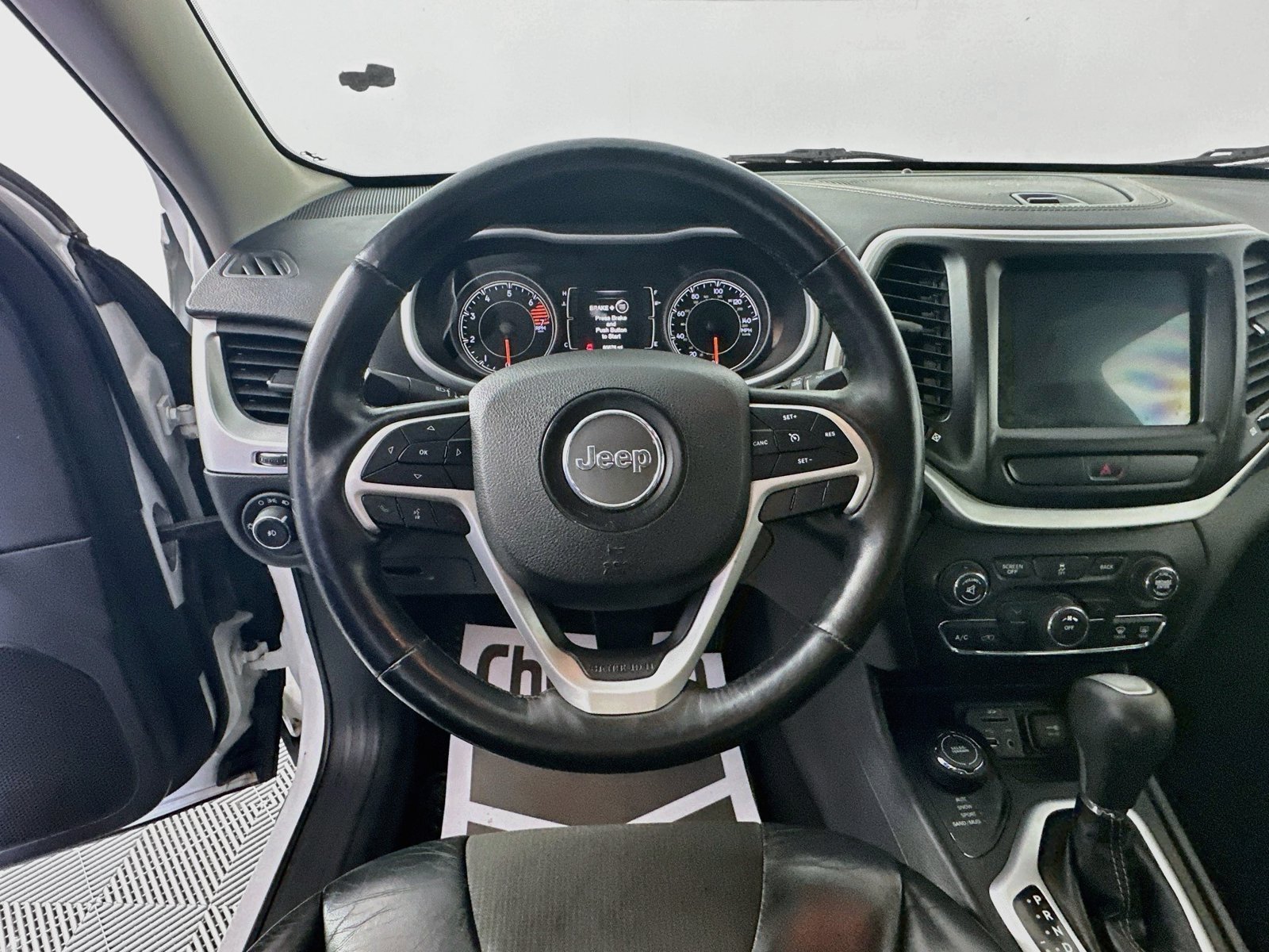 Used 2018 Jeep Cherokee Latitude Plus w/ Cold Weather Group AWD/4WD image 11