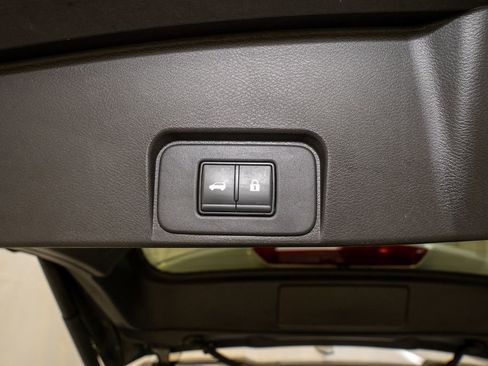 Used 2024 Nissan Rogue SV image 6