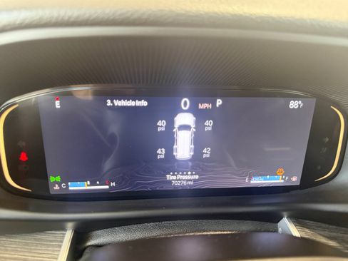 Used 2024 Jeep Wagoneer L Series II w/ Flexible Seating Group RWD image 13