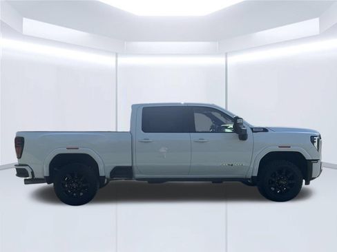 Used 2024 GMC Sierra 2500 AT4 w/ AT4 Premium Plus Package AWD/4WD image 4