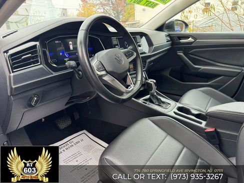 Used 2024 Volkswagen Jetta SE image 21