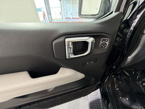 Used 2021 Jeep Wrangler Unlimited Sahara image 15