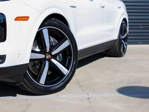 New 2025 Porsche Cayenne E-Hybrid Coupe image 12