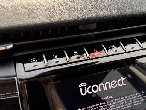 Used 2023 Jeep Grand Cherokee L Laredo image 15