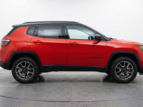 Used 2025 Jeep Compass Trailhawk image 11
