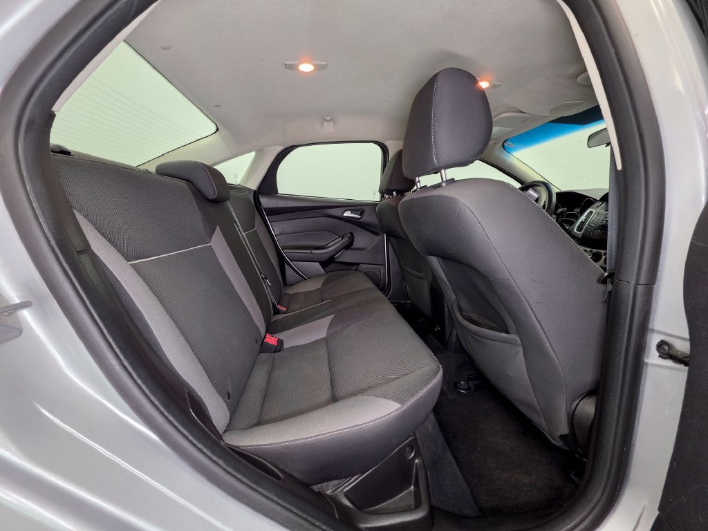Used 2014 Ford Focus SE w/ Interior Protection Package FWD image 7