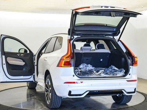 New 2026 Volvo XC60 T8 Plus w/ Protection Package Premier image 25
